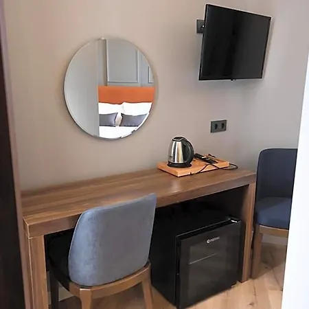 Hotel The Pearl Airport 3*