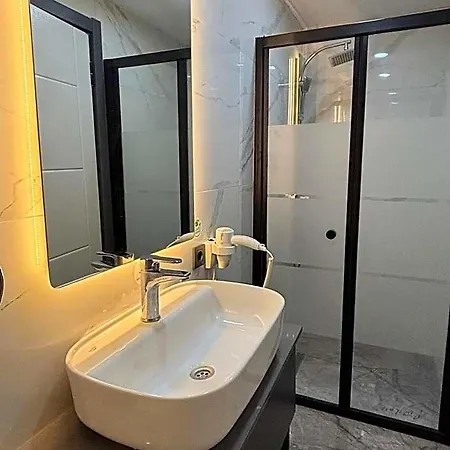 The Pearl Airport 3*