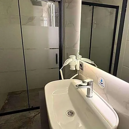 The Pearl Airport 3*